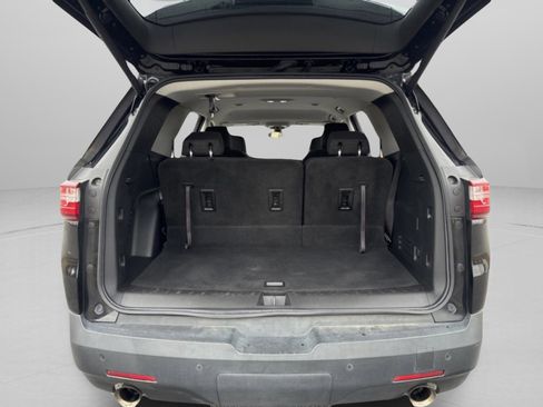 Used 2021 Chevrolet Traverse LT image 34