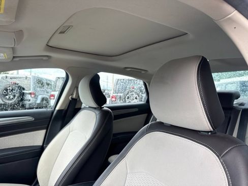 Used 2019 Ford Fusion SE w/ Equipment Group 151A FWD image 19