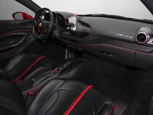 Used 2022 Ferrari F8 Tributo RWD image 32