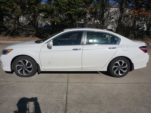 Used 2017 Honda Accord EX-L image 20
