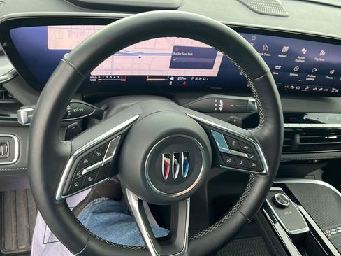 Used 2025 Buick Enclave Preferred image 10