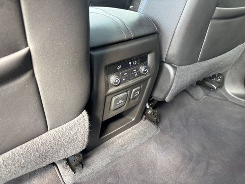 Used 2023 Chevrolet Traverse High Country FWD image 29