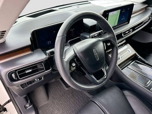 Used 2025 Lincoln Aviator Reserve w/ Luxury Package image 9