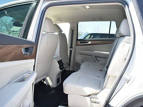 New 2025 Volkswagen Atlas SE image 8