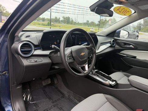 Used 2024 Chevrolet Trax LT w/ Driver Confidence Package FWD image 13