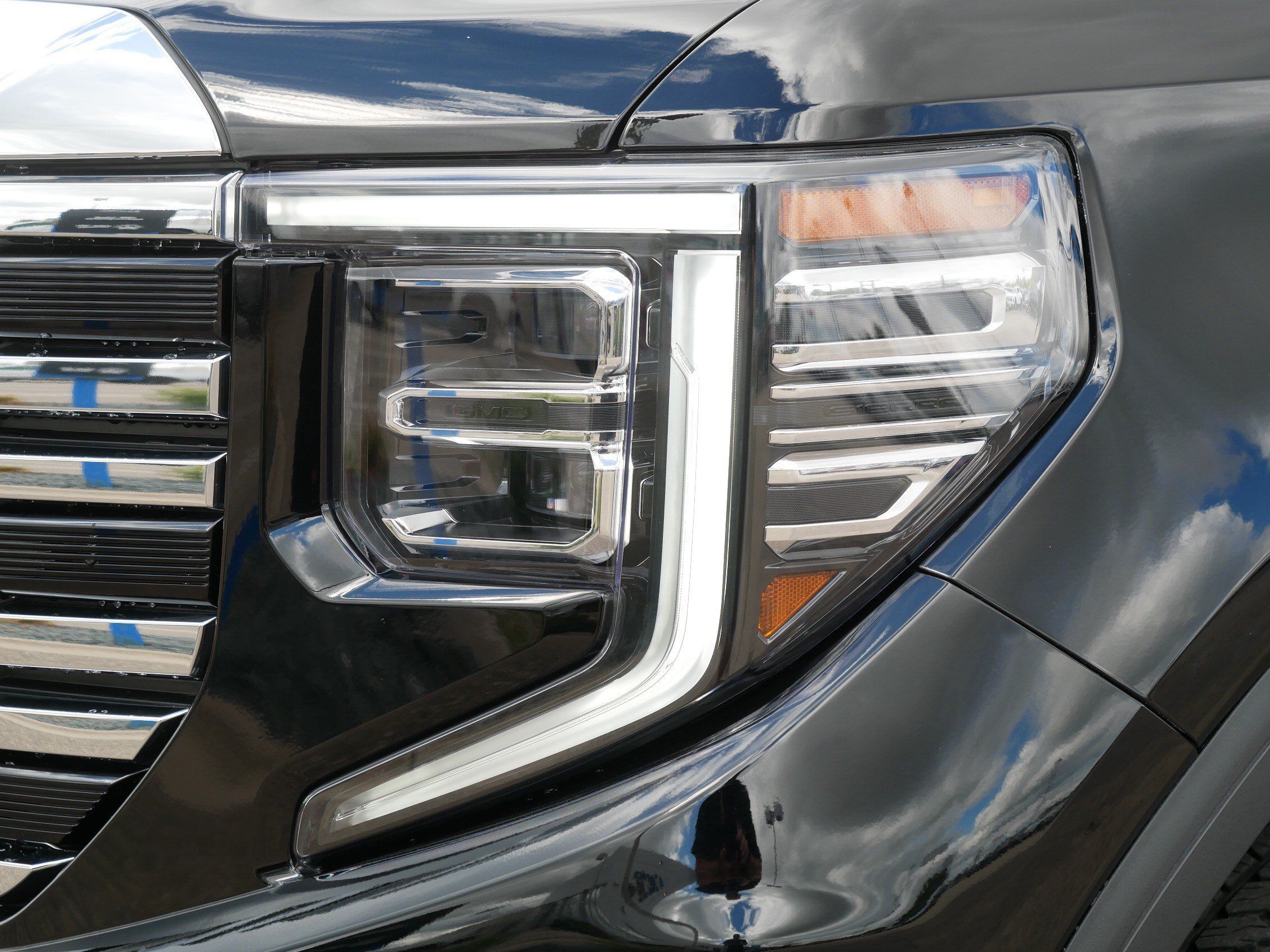 Used 2023 GMC Sierra 1500 SLT w/ SLT Premium Package AWD/4WD image 16