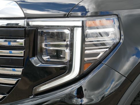 Used 2023 GMC Sierra 1500 SLT w/ SLT Premium Package AWD/4WD image 16