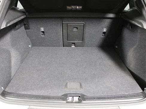 Used 2024 Volvo XC40 B5 Core AWD/4WD image 28