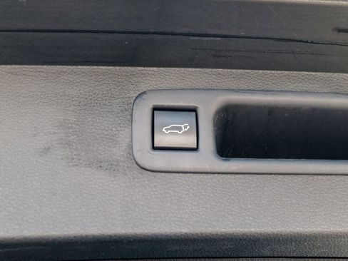 Used 2023 Toyota Highlander XLE image 63