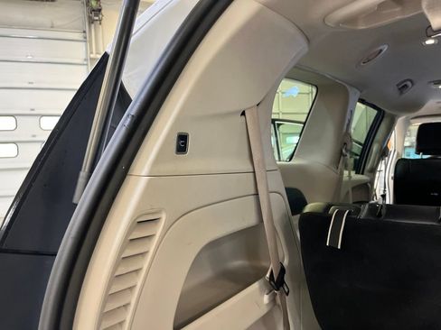 Used 2023 Chrysler Pacifica Touring-L FWD image 30