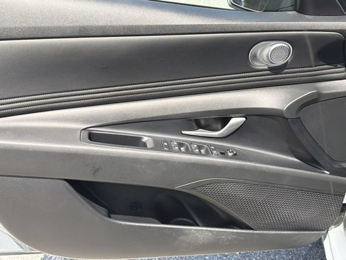 Used 2023 Hyundai Elantra SEL w/ Convenience Package FWD image 10