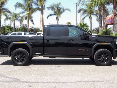 Used 2024 GMC Sierra 2500 AT4 w/ AT4 Preferred Package AWD/4WD image 12