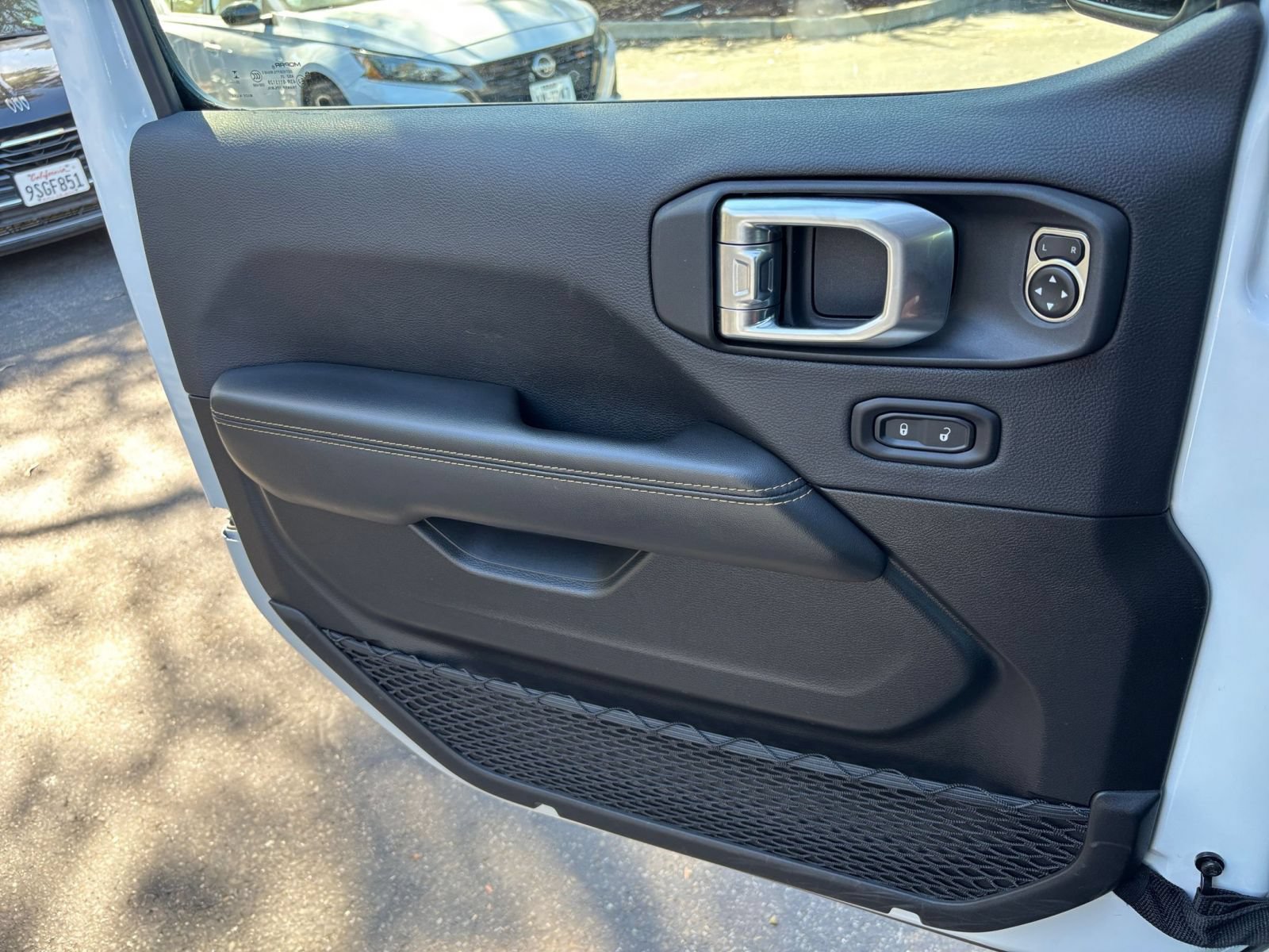 Used 2025 Jeep Wrangler Unlimited Sahara AWD/4WD image 18
