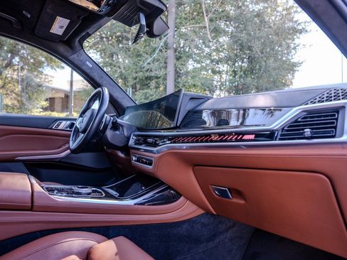 Used 2024 BMW X7 M60i w/ Executive Package image 25