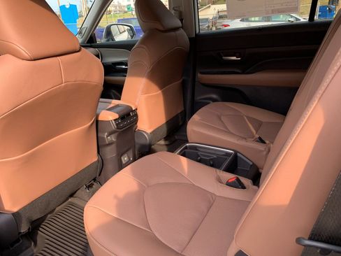 New 2026 Toyota Grand Highlander Platinum image 13
