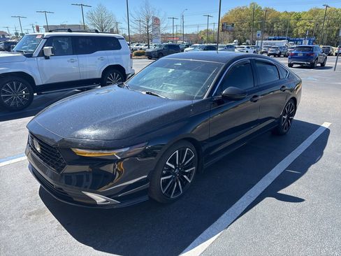 Used 2024 Honda Accord Touring image 3