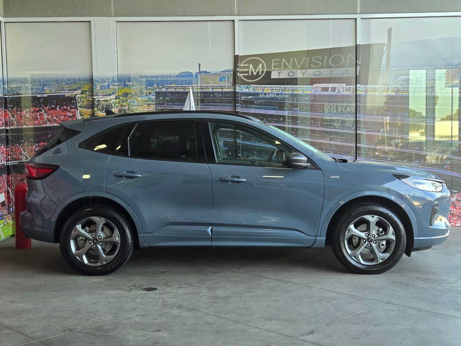 Used 2023 Ford Escape ST-Line w/ Tech Pack #1 AWD/4WD image 4