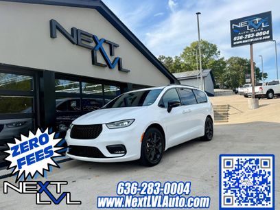Used 2025 Chrysler Pacifica Limited