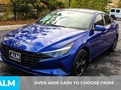 Used 2023 Hyundai Elantra Blue image 3