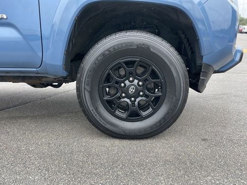 Used 2019 Toyota Tacoma SR5 AWD/4WD image 11