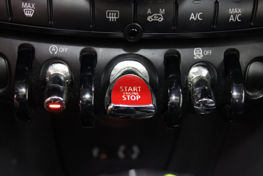Used 2016 MINI Cooper 2-Door Hardtop FWD image 12
