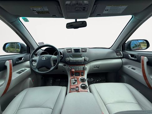 Used 2010 Toyota Highlander Limited AWD/4WD image 12