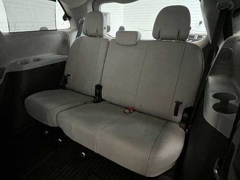 Used 2017 Toyota Sienna Limited Premium AWD/4WD image 10
