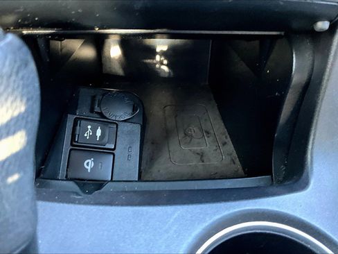 Used 2017 Toyota Camry XLE image 22