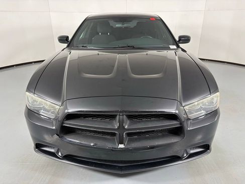 Used 2012 Dodge Charger SE image 3