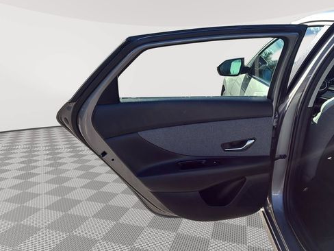 Certified 2024 Hyundai Elantra Limited FWD image 21