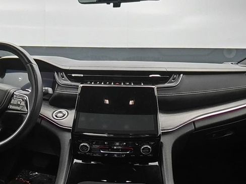Used 2021 Jeep Grand Cherokee L Overland w/ Luxury Tech Group IV AWD/4WD image 25