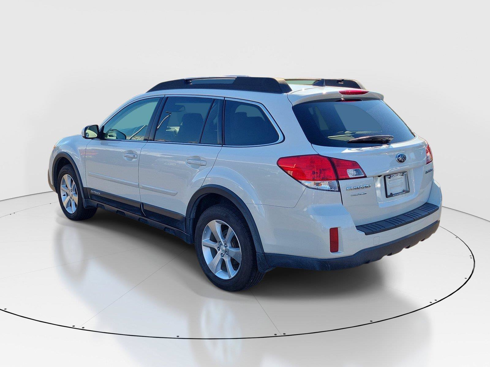 Used 2013 Subaru Outback 2.5i Limited AWD/4WD image 3
