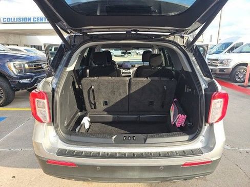Used 2023 Ford Explorer XLT RWD image 6