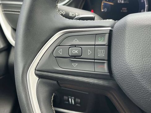 Used 2024 Jeep Grand Cherokee L Altitude AWD/4WD image 29