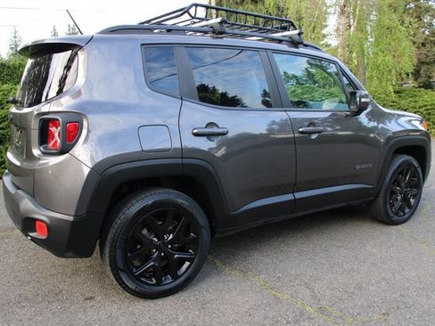 Used 2017 Jeep Renegade Altitude image 3