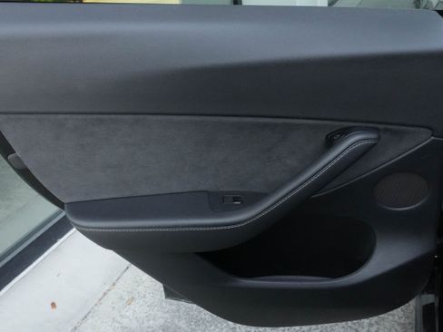 Used 2022 Tesla Model Y Performance AWD/4WD image 26