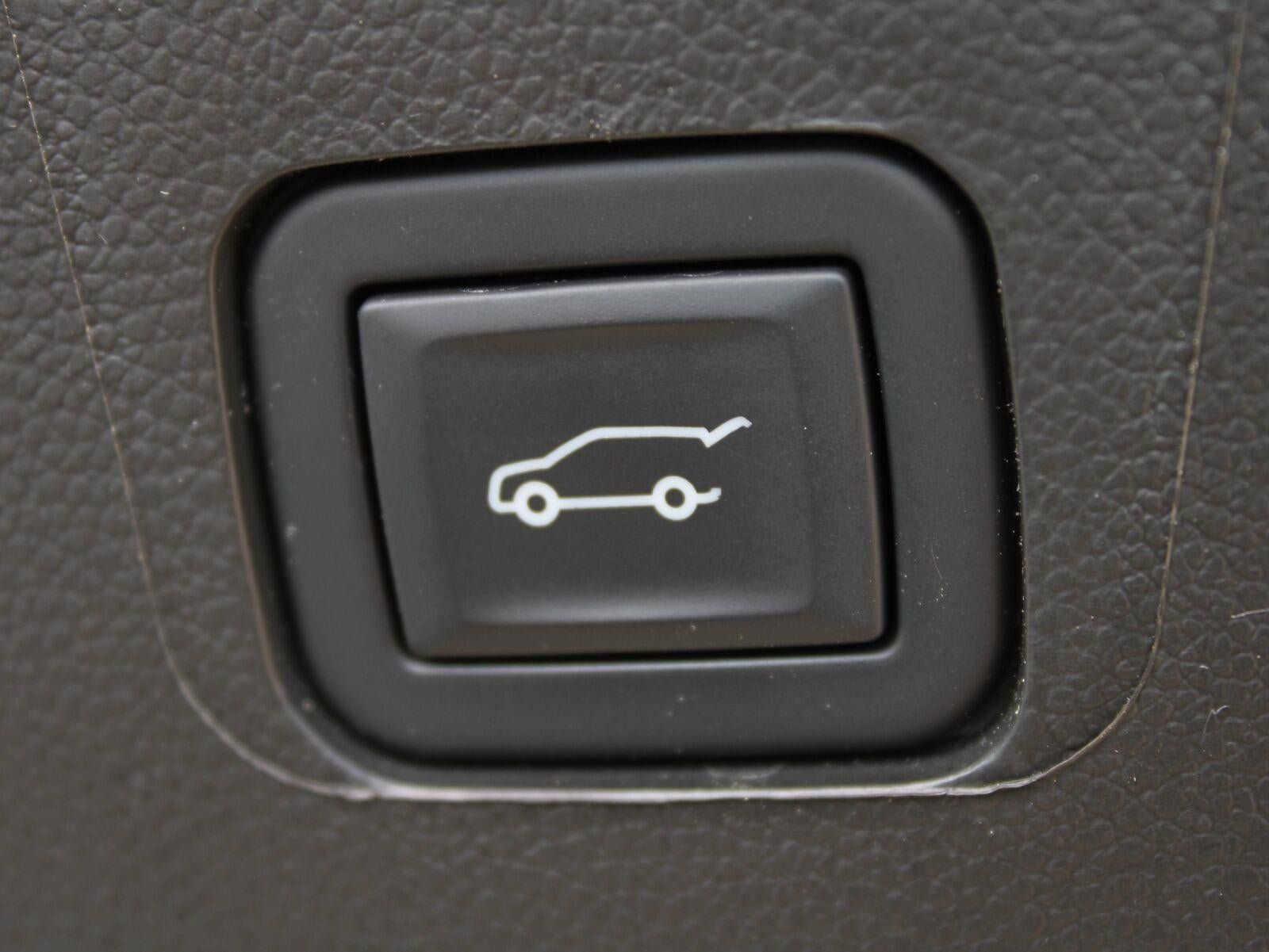Used 2023 Chevrolet Traverse LT w/ Rear Camera Mirror Package AWD/4WD image 9