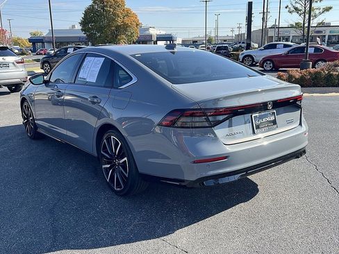 Used 2024 Honda Accord Touring image 5