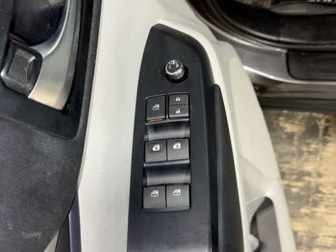 Used 2019 Toyota Highlander XLE AWD/4WD image 23