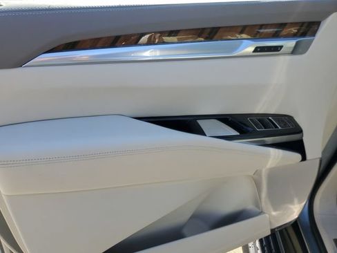 Used 2025 Cadillac Escalade ESV Sport Platinum w/ LPO, Floor Liner Package AWD/4WD image 21