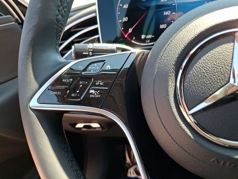 Used 2025 Mercedes-Benz E 350 4MATIC Sedan image 21