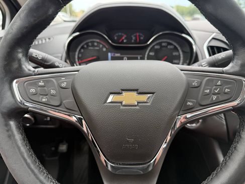 Used 2017 Chevrolet Cruze Premier FWD image 22