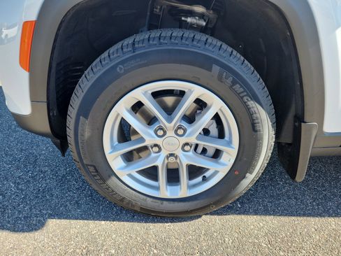 New 2025 Jeep Grand Cherokee Laredo X w/ Luxury Tech Group I image 29