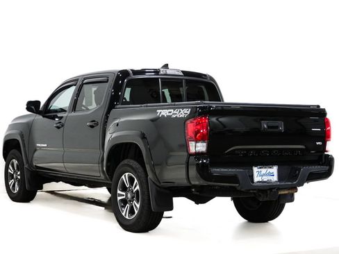 Used 2016 Toyota Tacoma TRD Sport w/ Towing Package AWD/4WD image 7