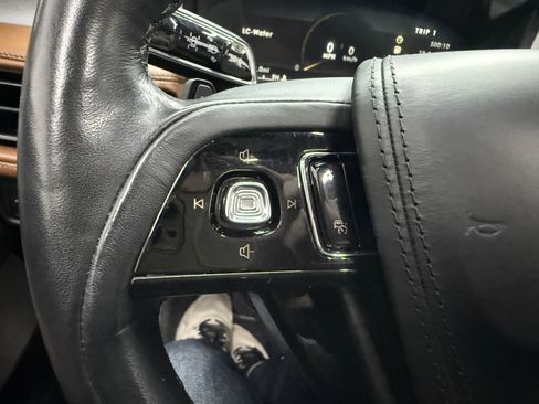 Used 2023 Lincoln Aviator Reserve w/ Jet Appearance Package image 16