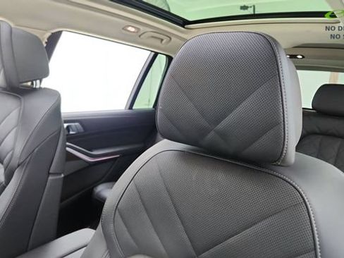 Used 2025 BMW X7 xDrive40i w/ Premium Package AWD/4WD image 51