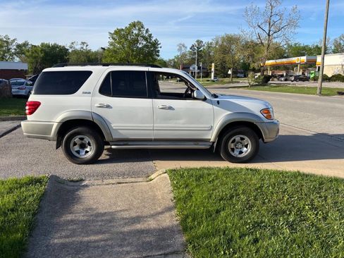Used 2002 Toyota Sequoia SR5 AWD/4WD image 2