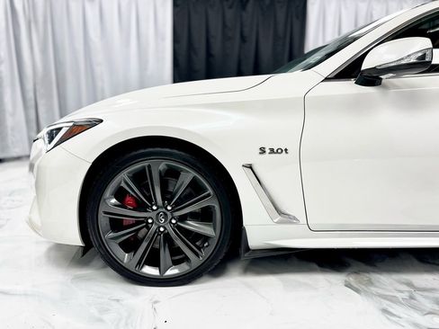 Used 2018 INFINITI Q60 Red Sport 400 w/ Sensory Package 3.0T Sport image 10