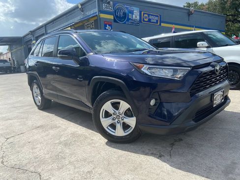 Used 2019 Toyota RAV4 XLE w/ Carpet Mat Package AWD/4WD image 1
