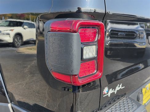 Used 2021 Jeep Gladiator Overland w/ Popular Equipment Package image 33